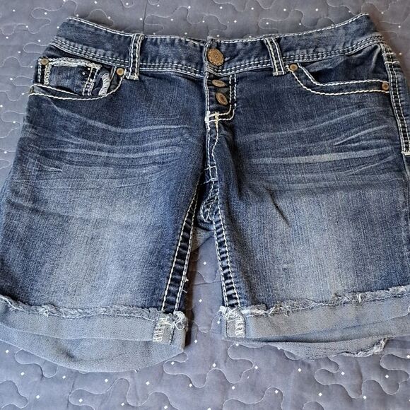Maurices jeans shorts size 1/2 - Picture 1 of 3